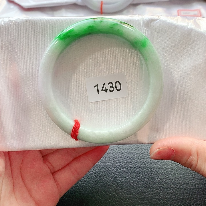 翡翠手镯未镶嵌天然翡翠手镯