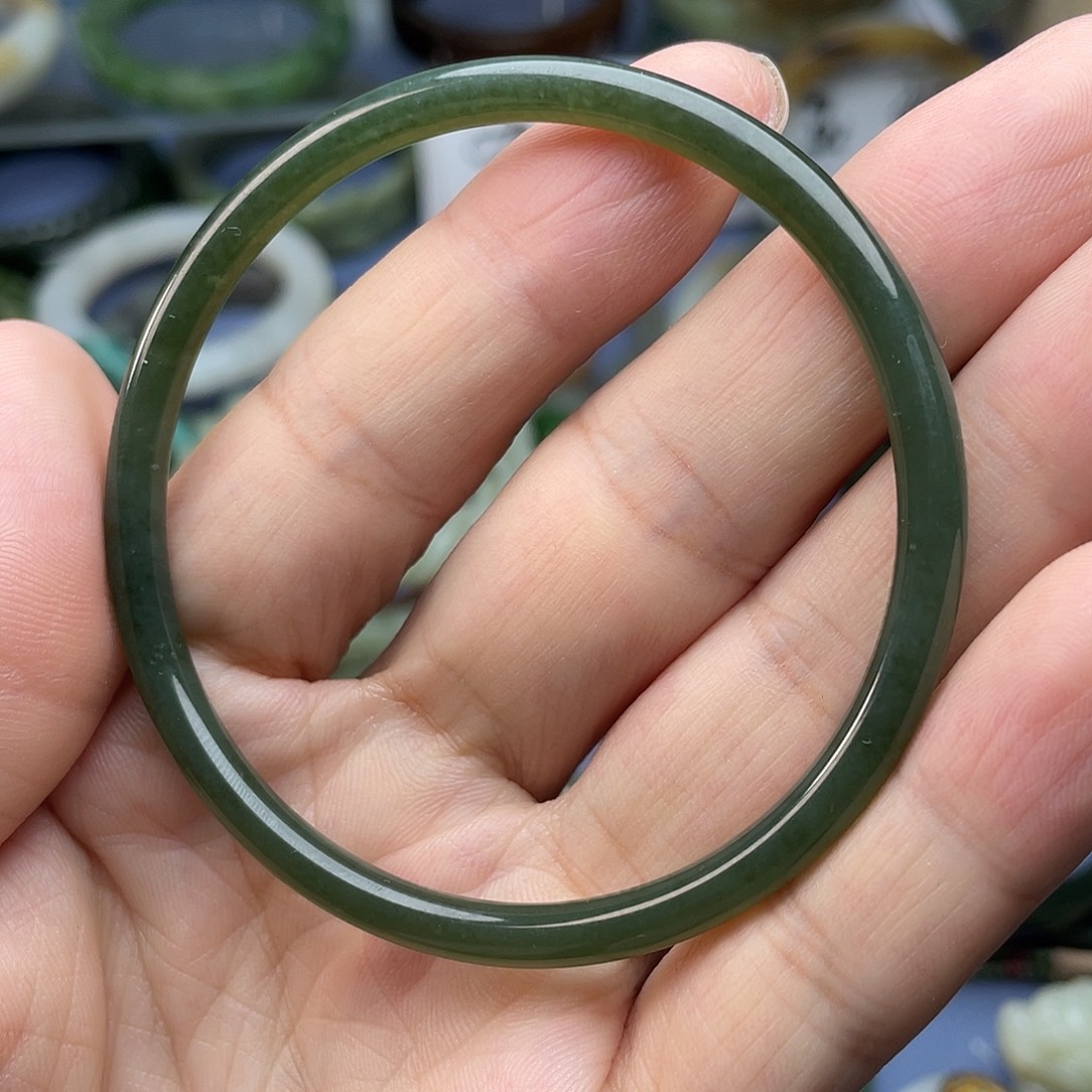 未镶嵌手镯和田玉60和58mm各俩支