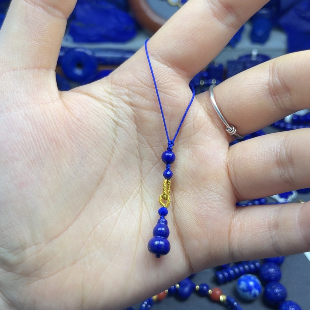 青金石未镶嵌挂件