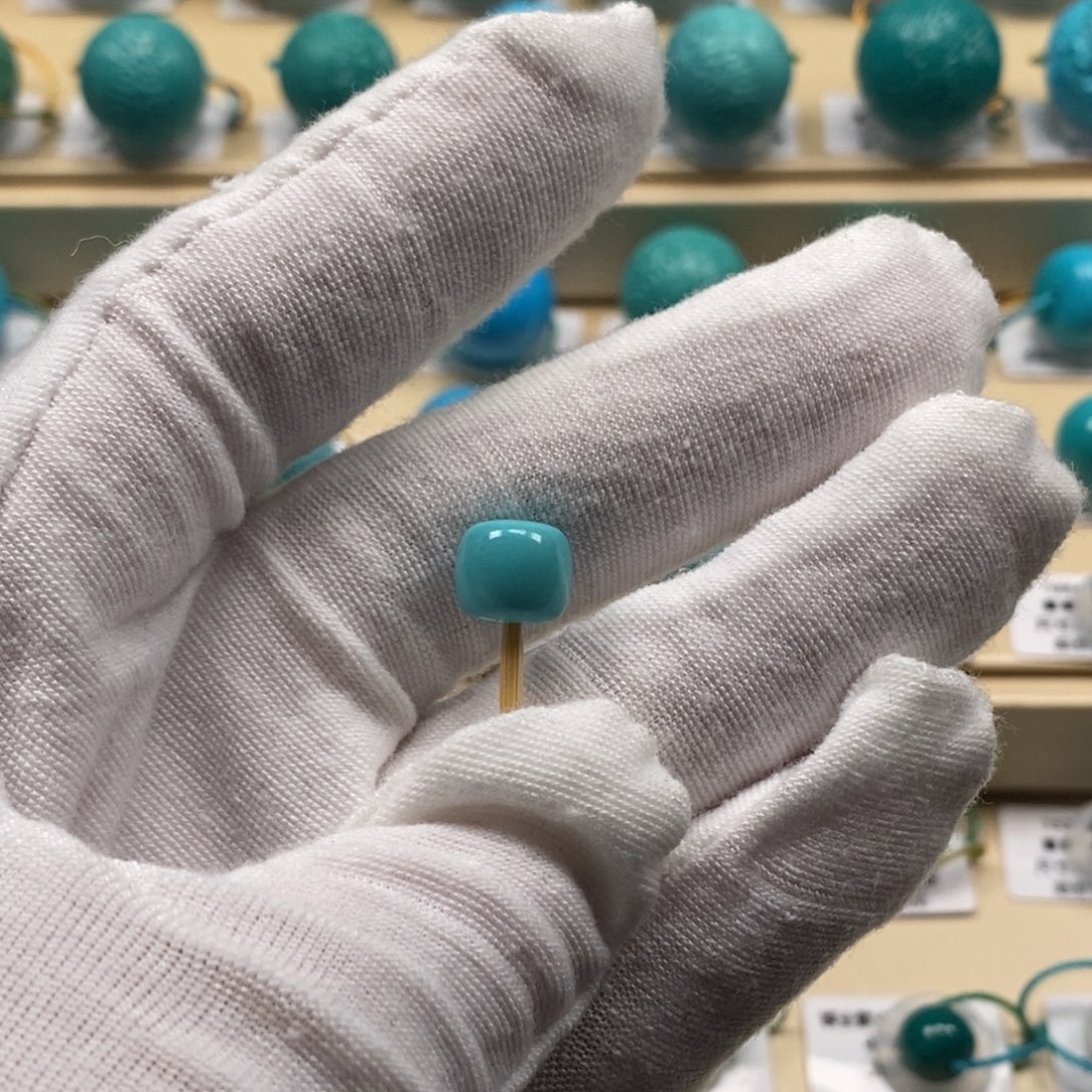 山***梦绿松石未镶嵌精品高瓷绿松石哦