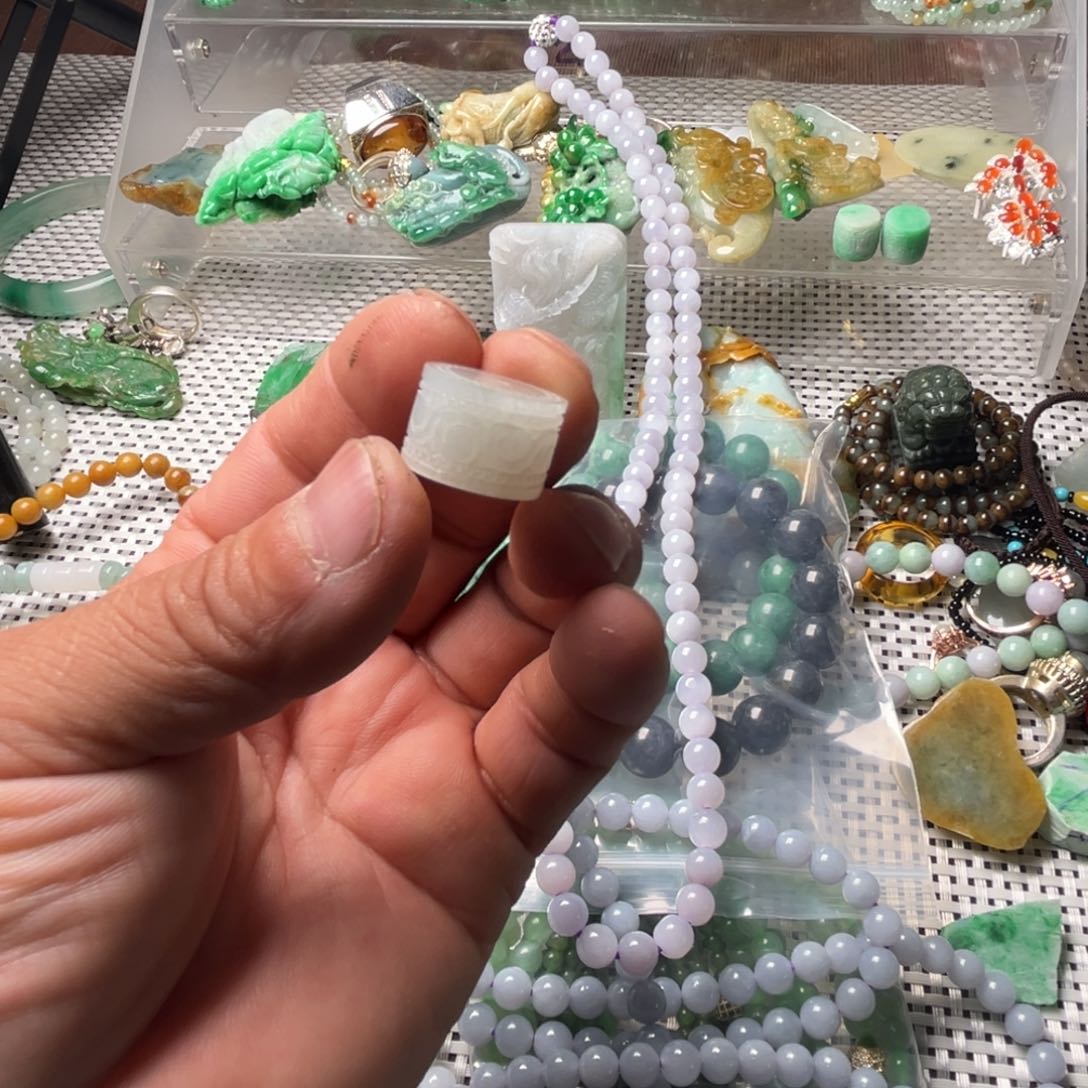 翡翠颈饰未镶嵌石头