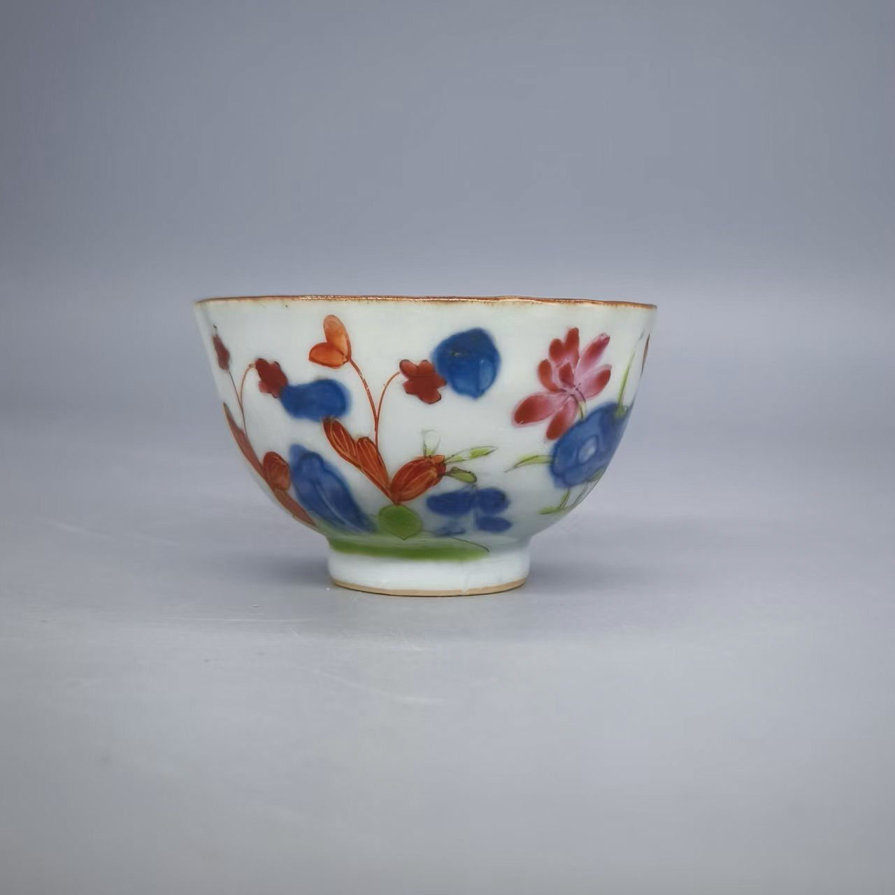 62402004*清乾隆青花加彩花卉纹杯/瓷器六/江苏省文物总店