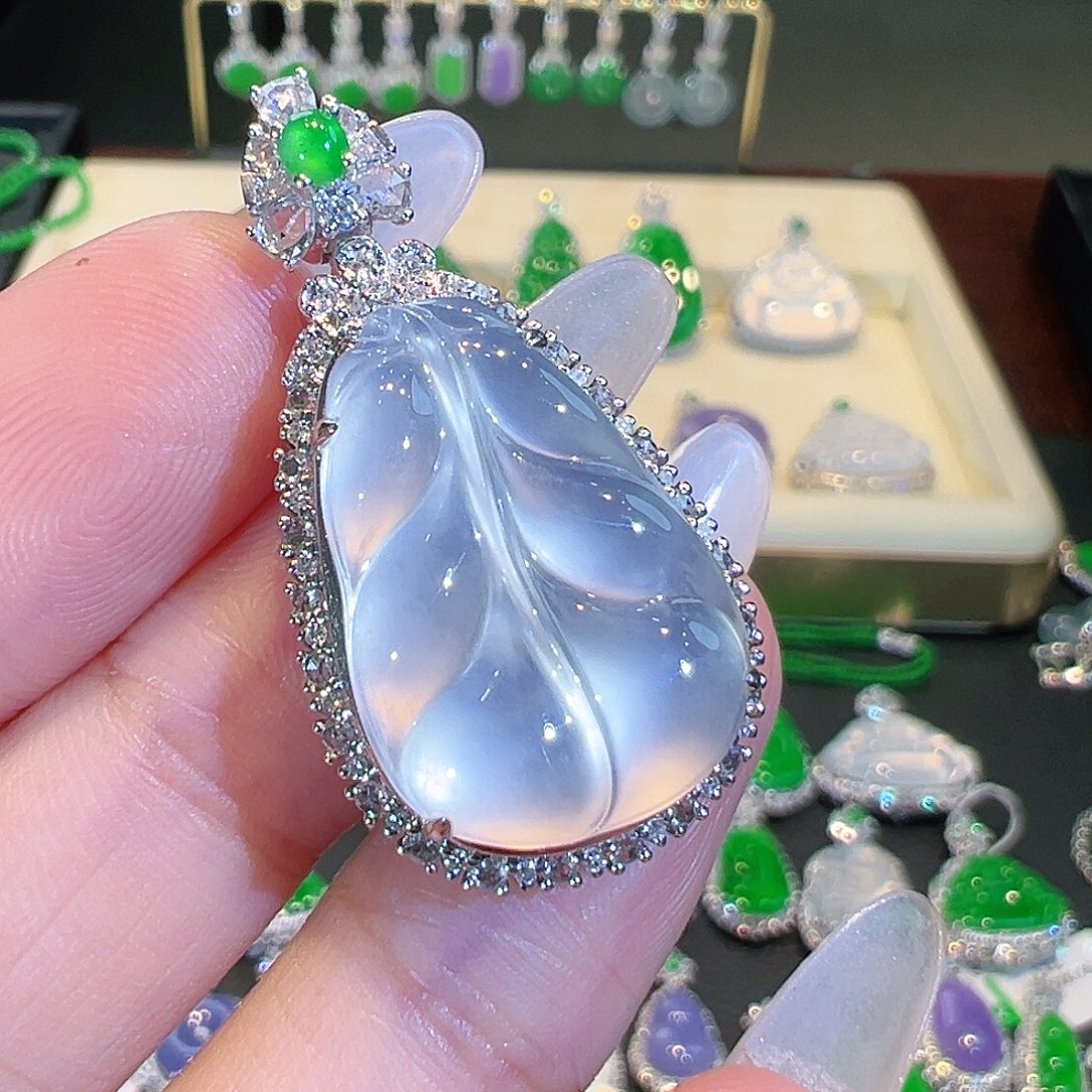 翡翠吊坠(不含链)18K金镶嵌翡翠