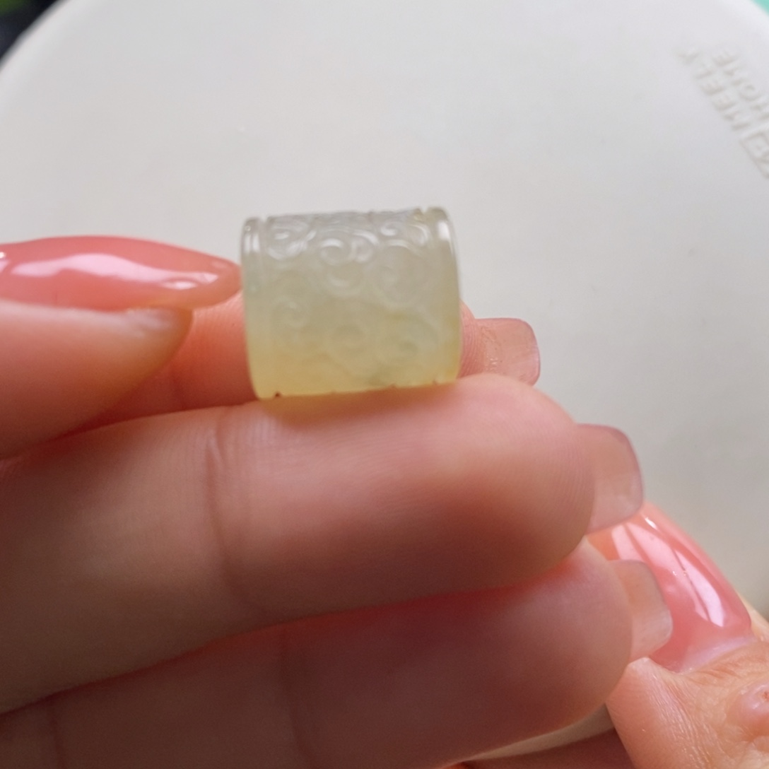 翡翠吊坠(不含链)未镶嵌翡翠雪梨黄雕刻桶珠