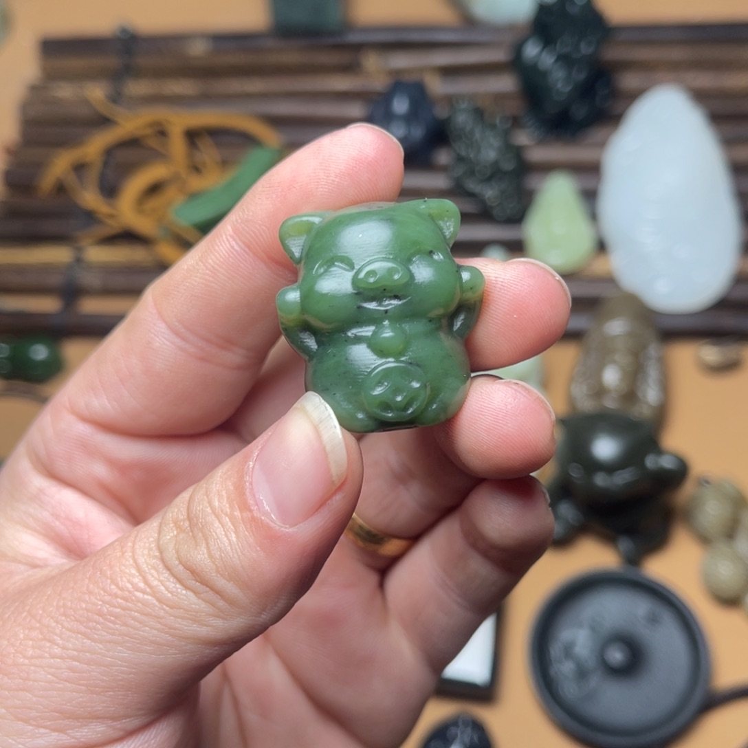 和田玉挂件未镶嵌妙**?