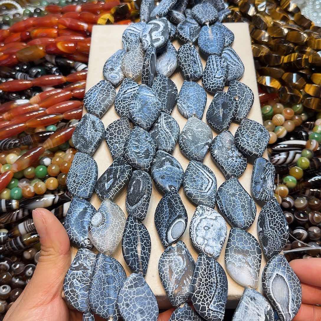 玛瑙/玉髓合金珠宝半成品龙鳞玛瑙马眼一条