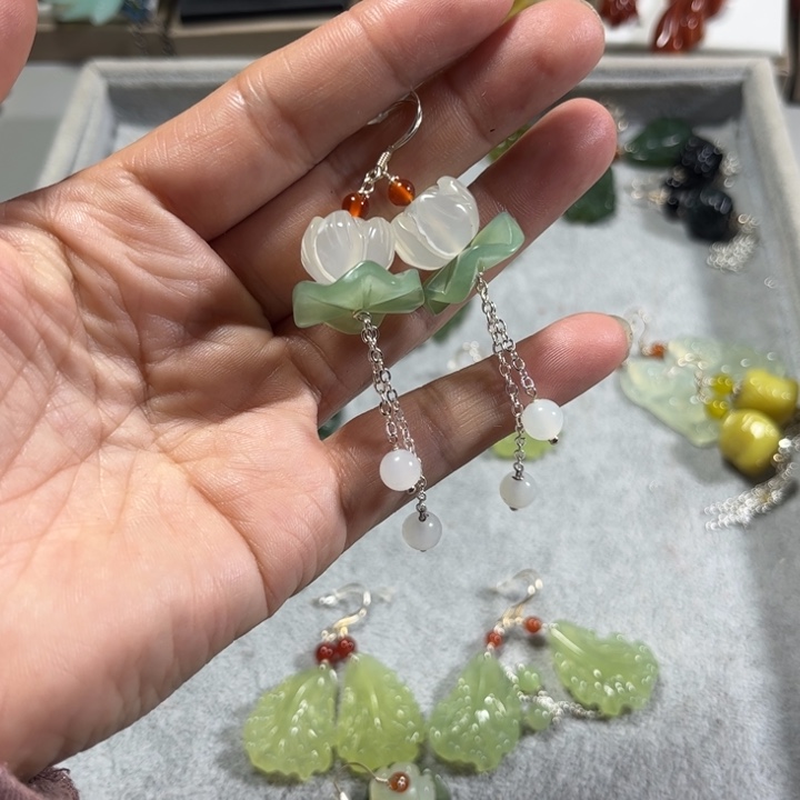 蛇纹石玉耳饰未镶嵌