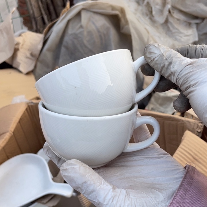 其他盘子碗砂锅都有