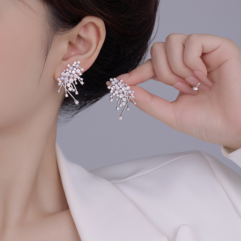 铜合金锆石耳饰 刘亦菲黄亦玫同款玫瑰的故事耳环闪耀星河耳钉奢