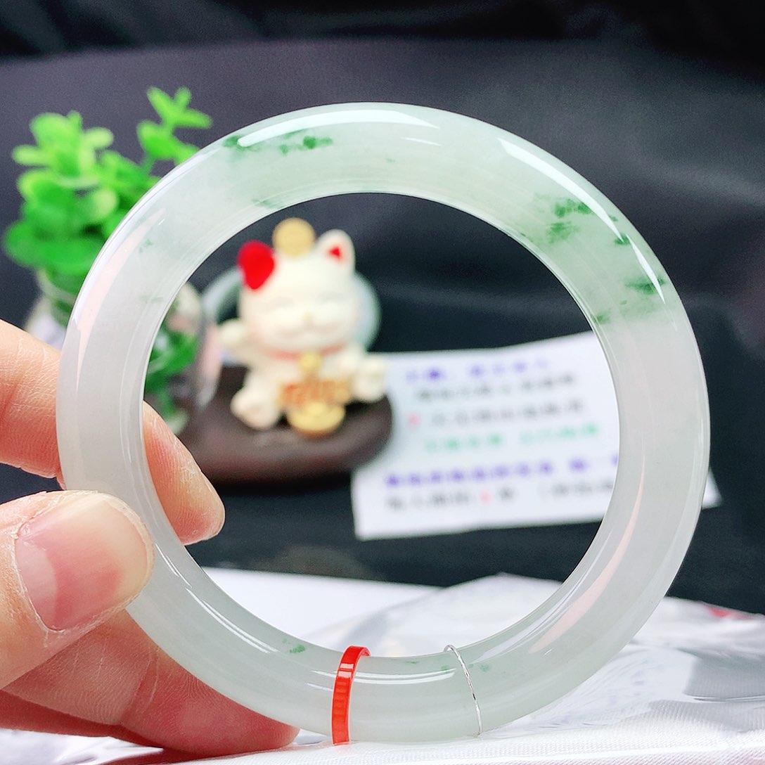 翡翠手镯未镶嵌54圈