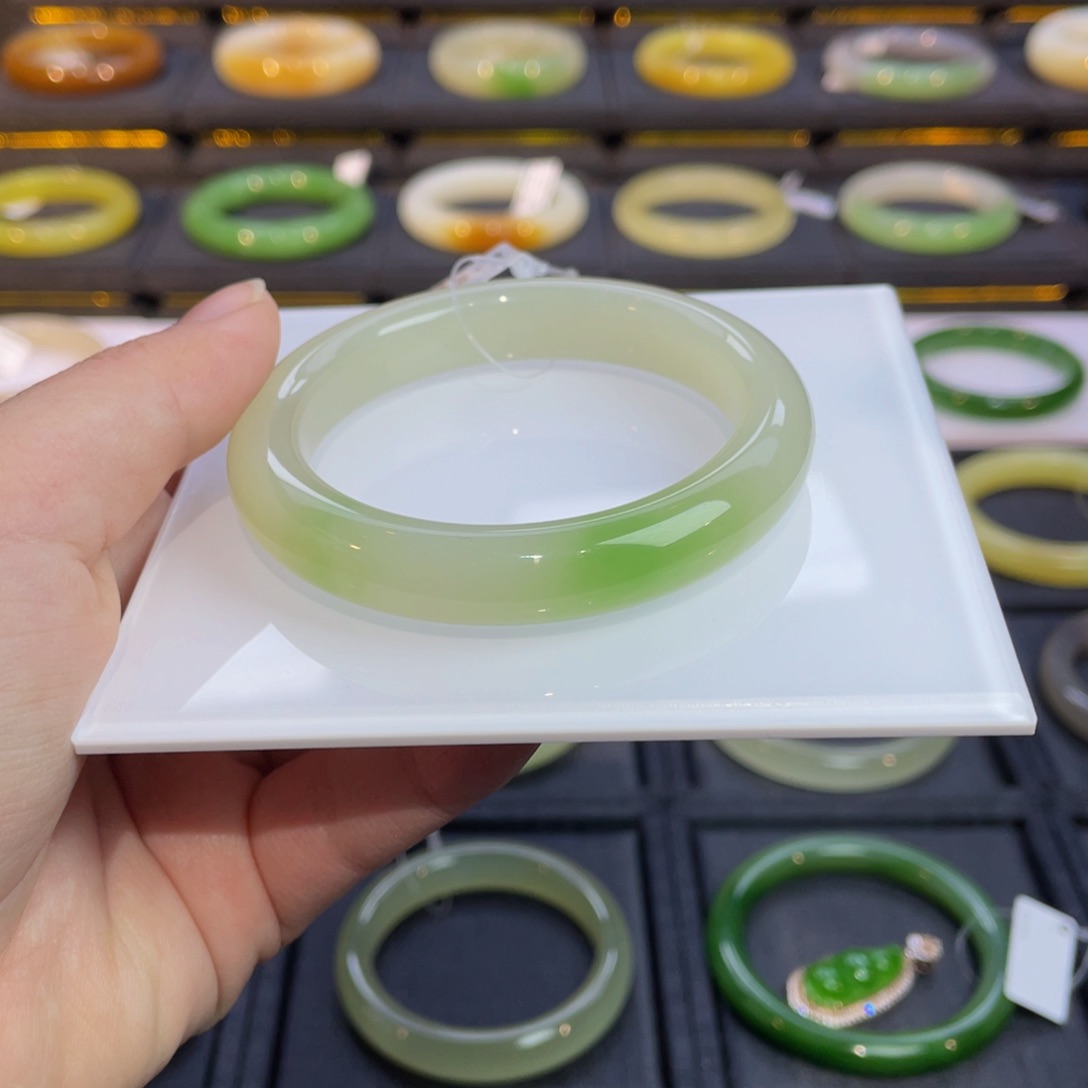 和田玉手镯未镶嵌翠青手镯54