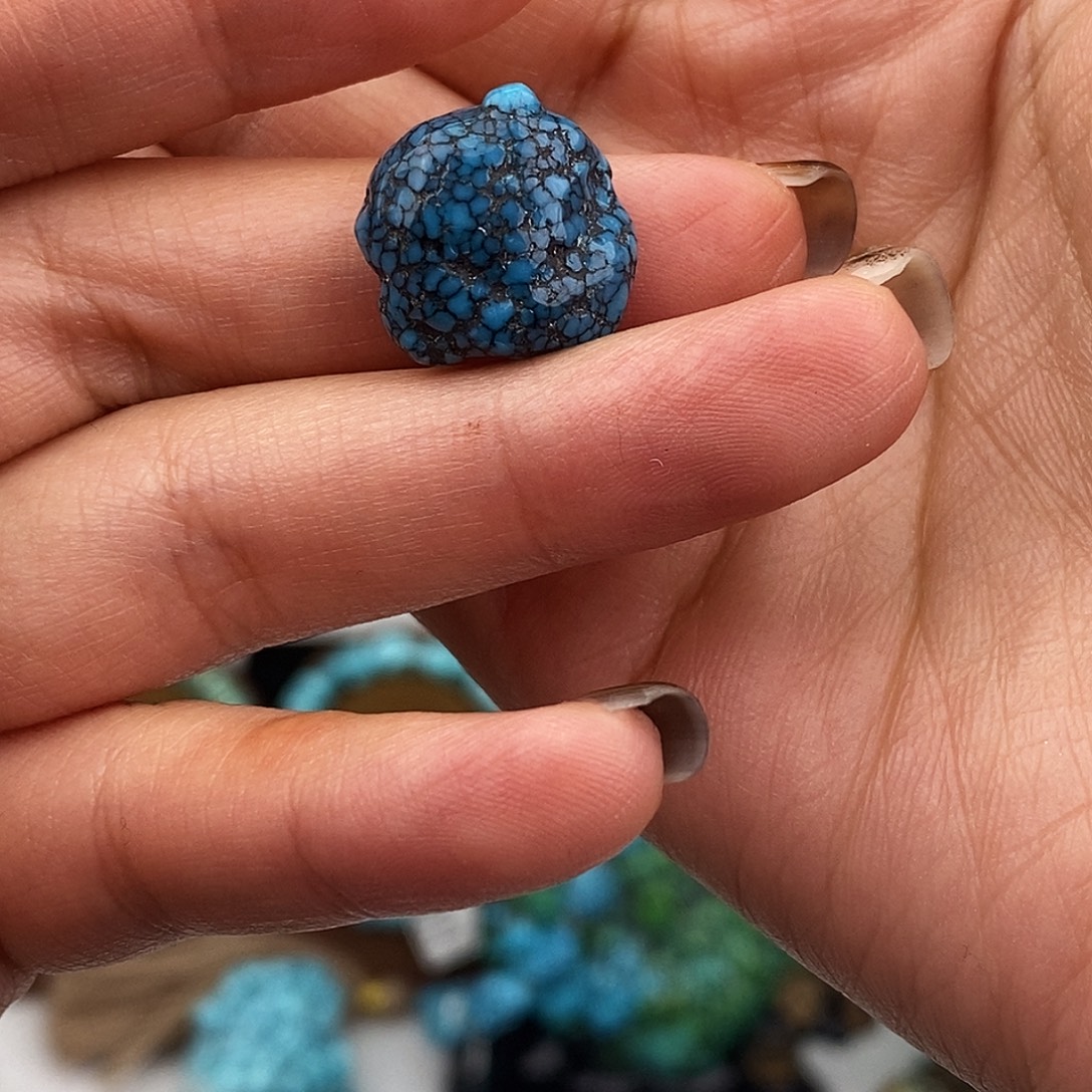 绿松石未镶嵌原矿