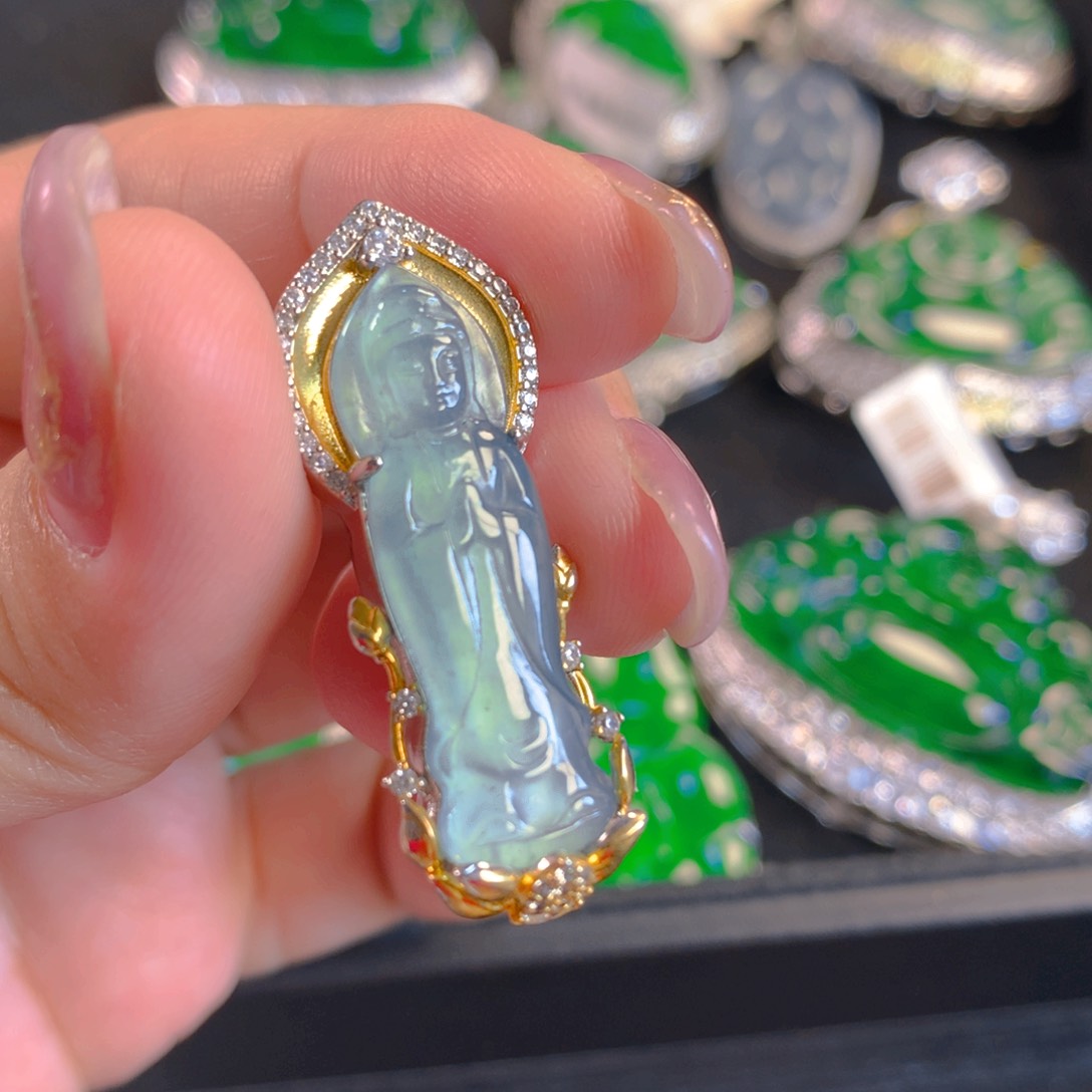 翡翠颈饰未镶嵌翡翠