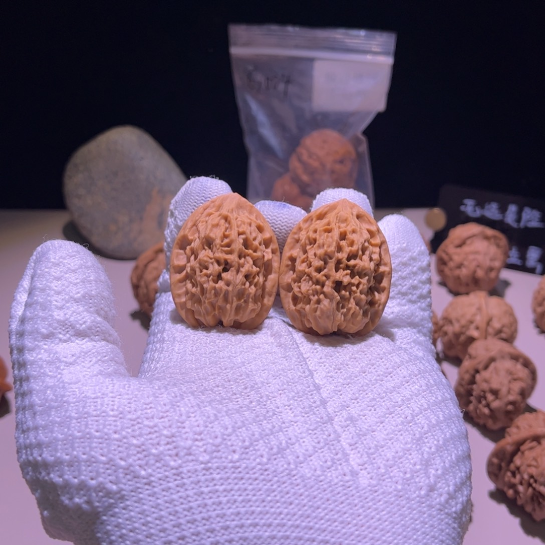 文玩核桃吊坠33秋刀鱼鸡心