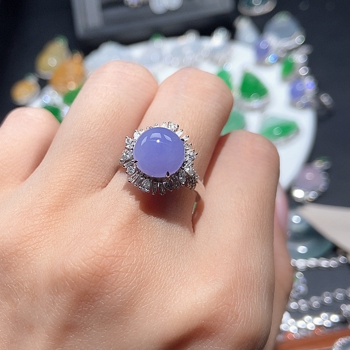 颈饰18K金镶嵌翡翠