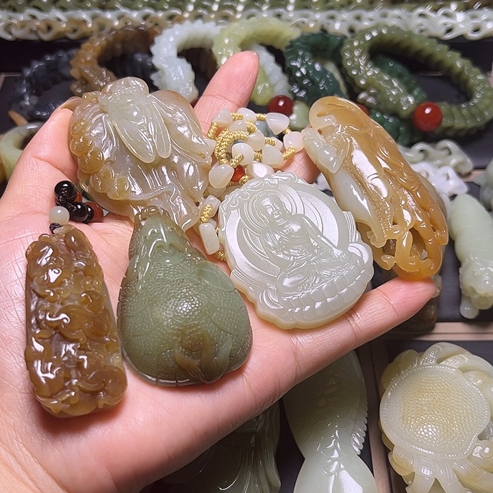 九***五和田玉未镶嵌挂件