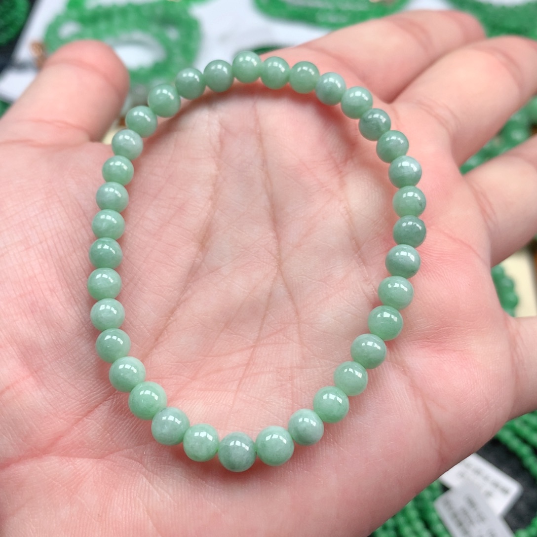 翡翠手链未镶嵌翡翠