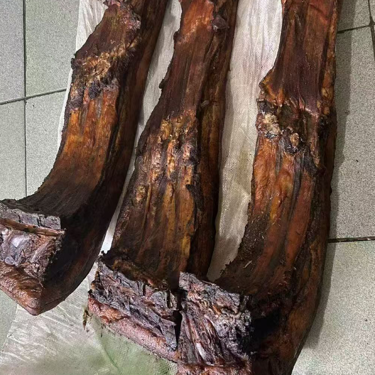云南昭通本地烟熏腊肉腊味烟熏肉1-20斤现场称重一物一拍熏肉