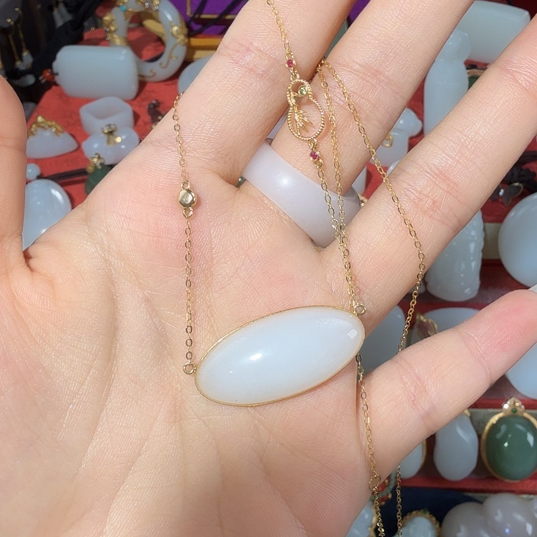 和田玉18K金镶嵌颈饰