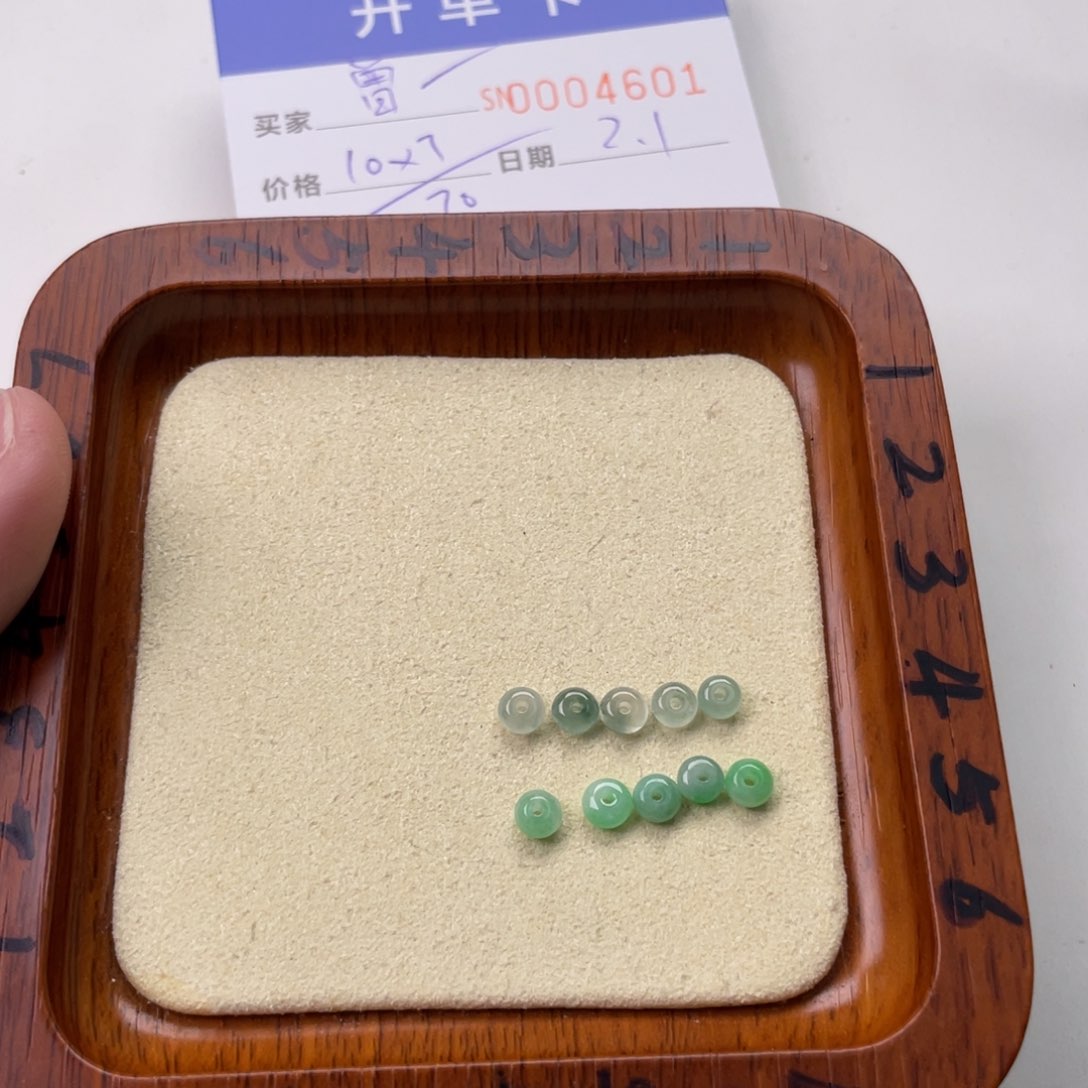 翡翠颈饰未镶嵌曾*