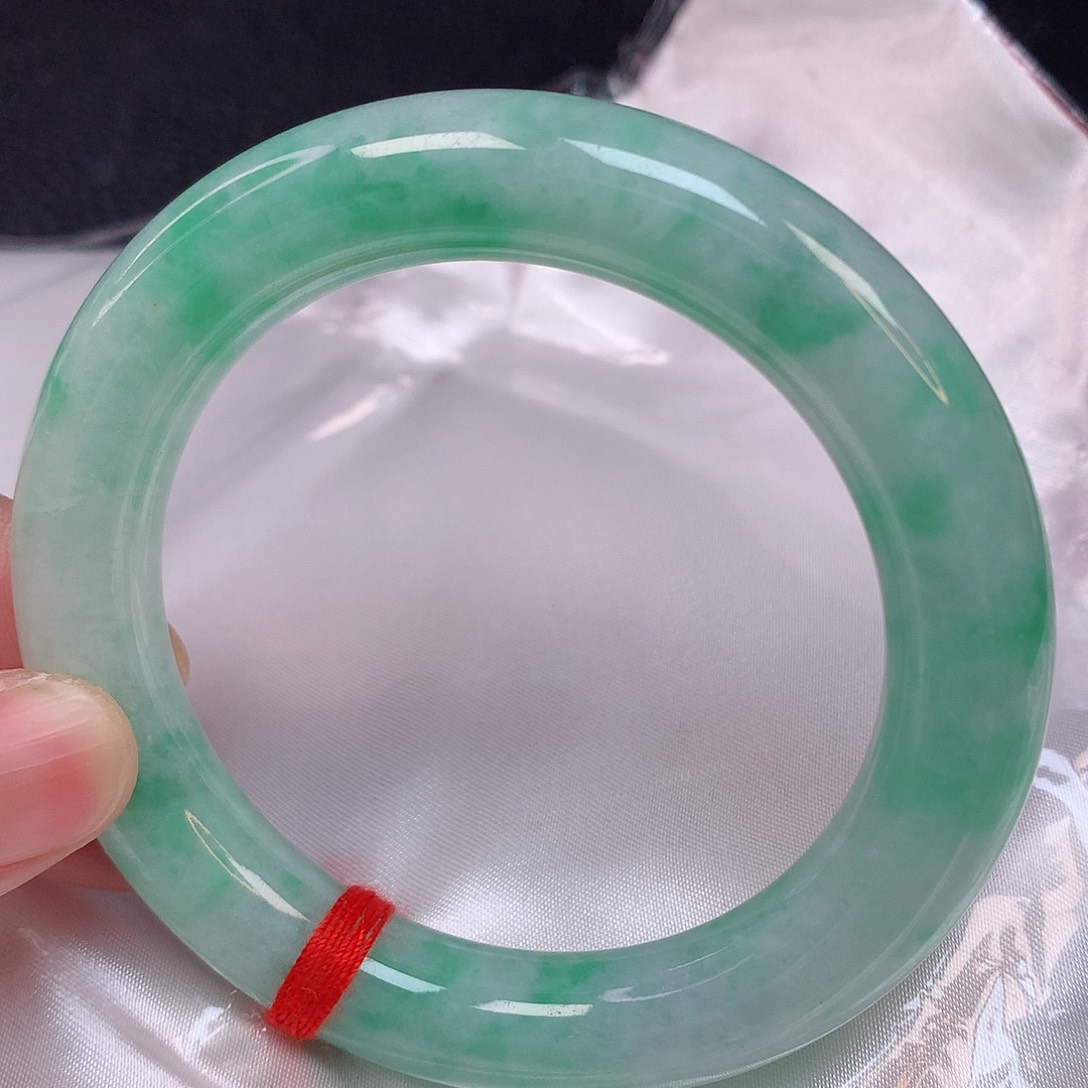 翡翠手镯未镶嵌55+ 翡翠手镯