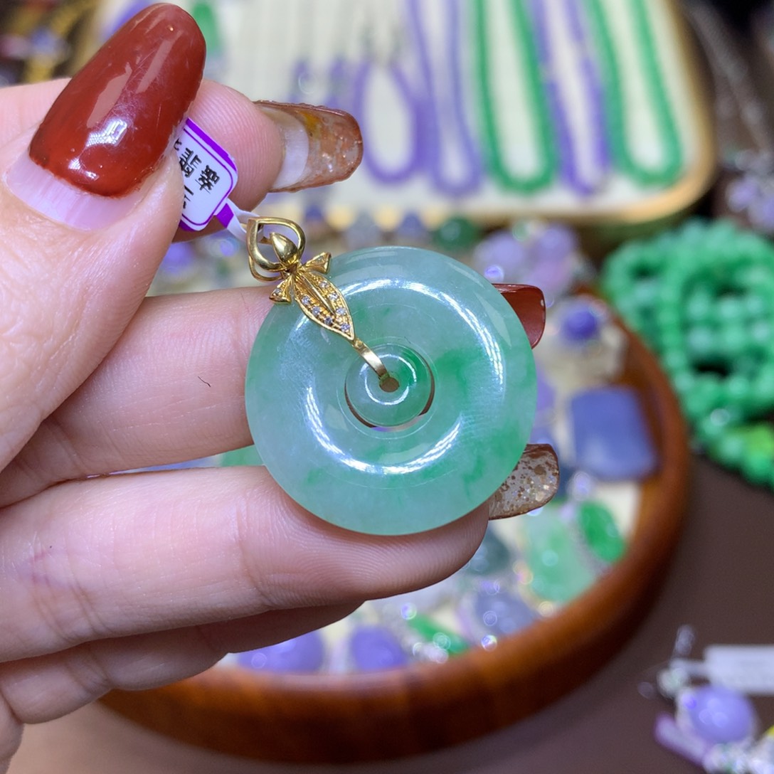 翡翠颈饰18K金镶嵌翡翠