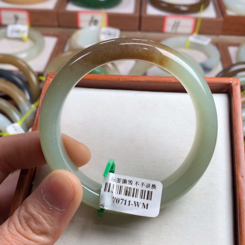 【闪购商品】和田玉手镯未镶嵌57