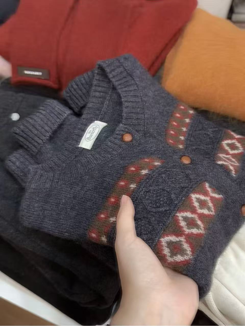 七言家氛围感穿搭！#深灰菱格费尔岛提花软糯毛衣开衫069