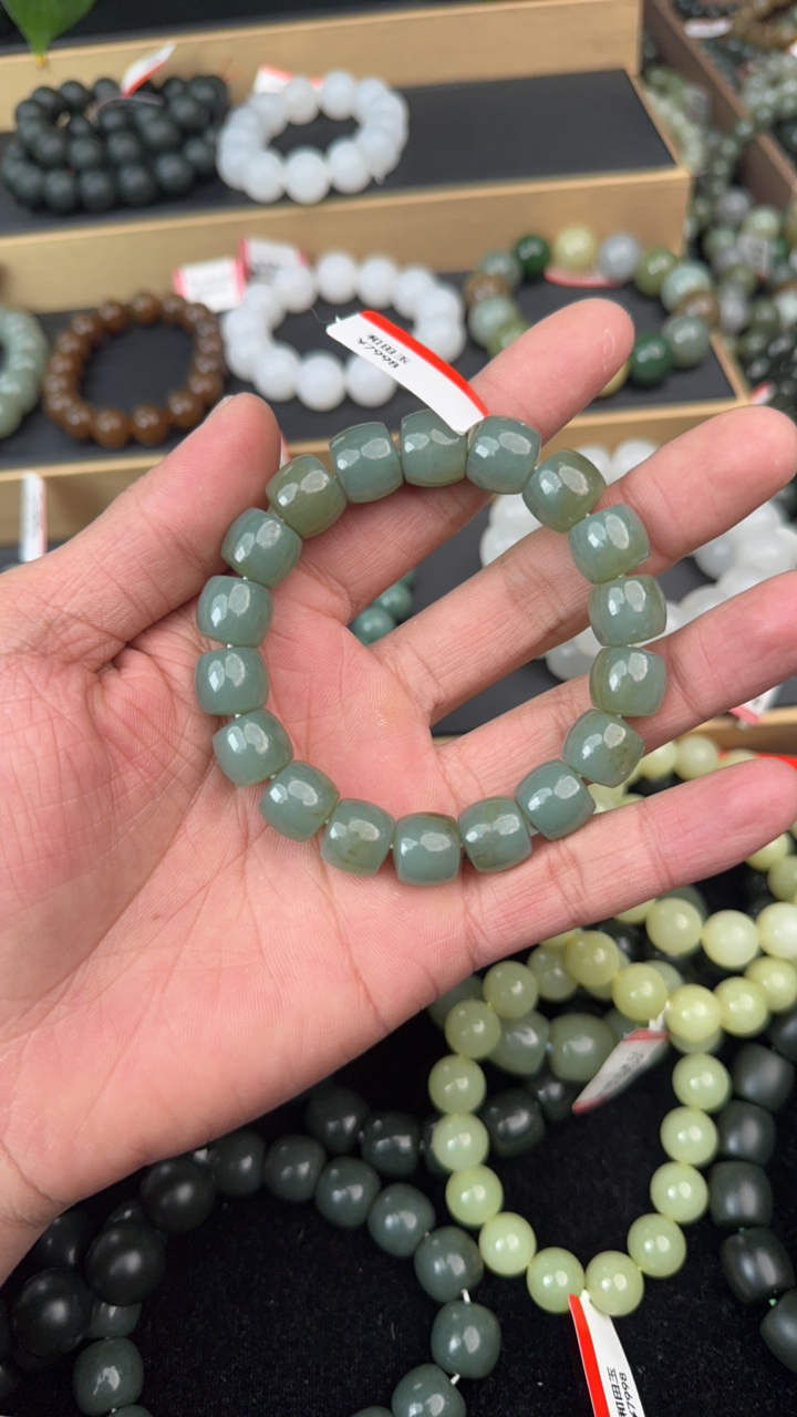 纯天然新疆和田玉且末天空蓝带糖12mm