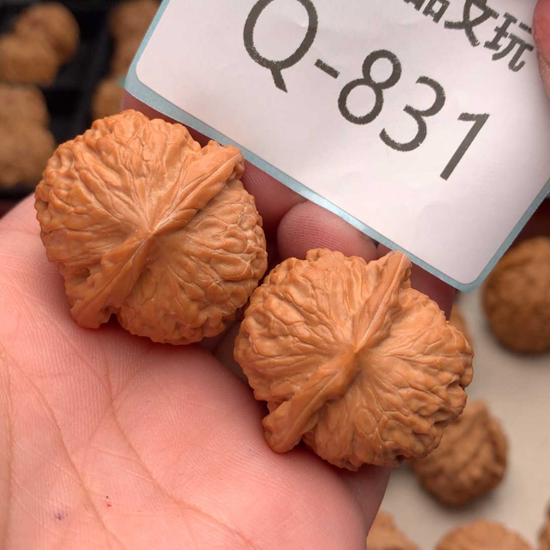 文玩核桃把件35金锭元宝.