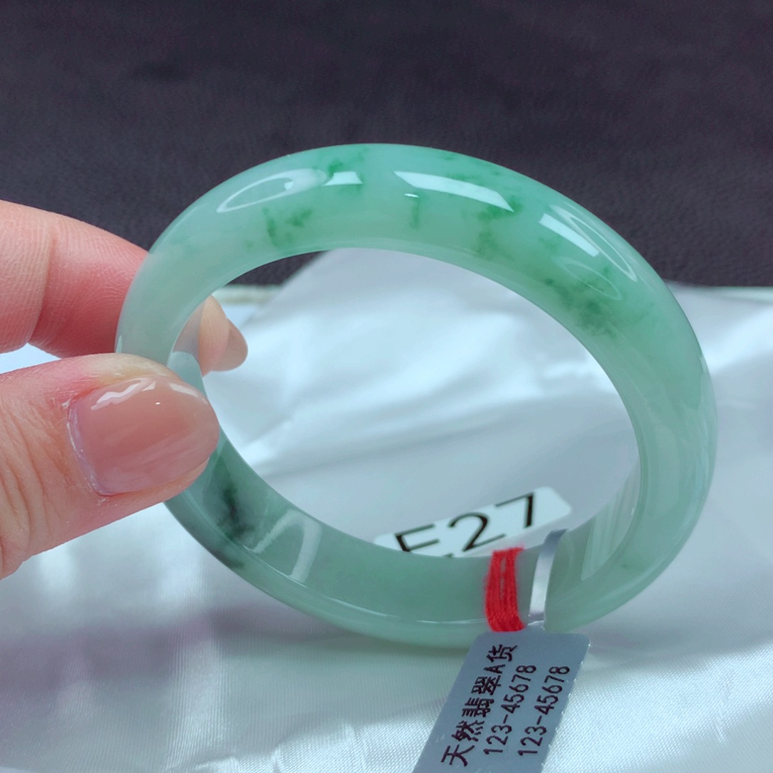 翡翠手镯未镶嵌手镯88