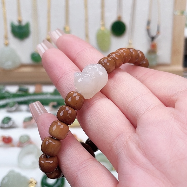 颈饰18K金镶嵌和田玉