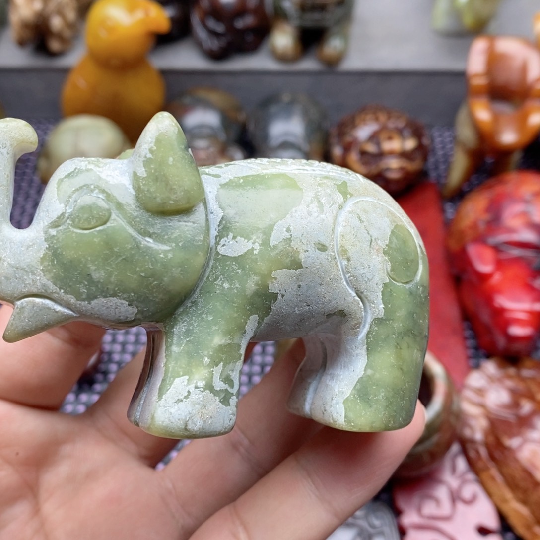 蛇纹石玉未镶嵌颈饰