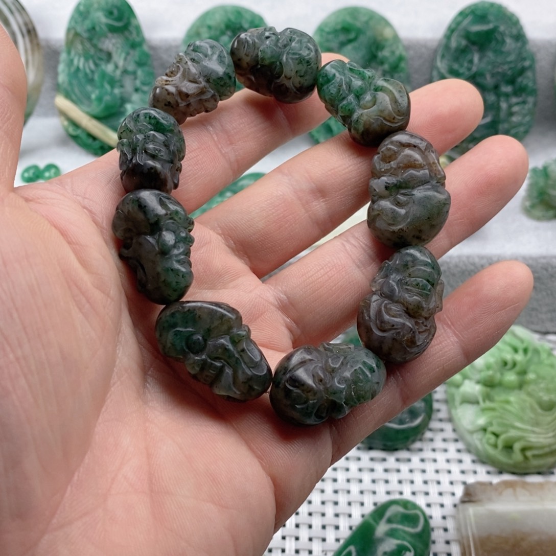 独山玉未镶嵌颈饰