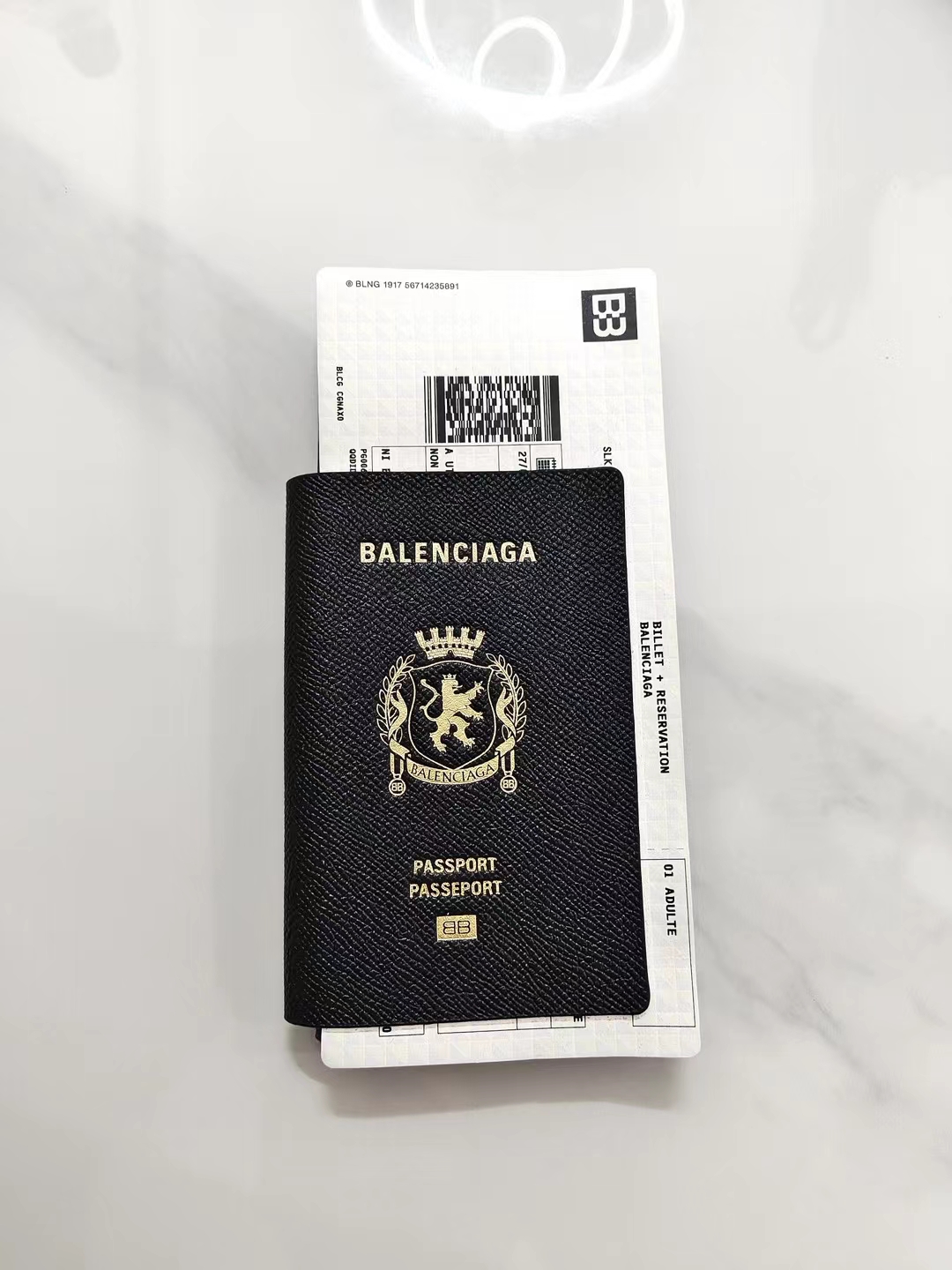 99新 Balenciaga/巴黎世家 98新 秀款24SS牛皮护照包 手机包