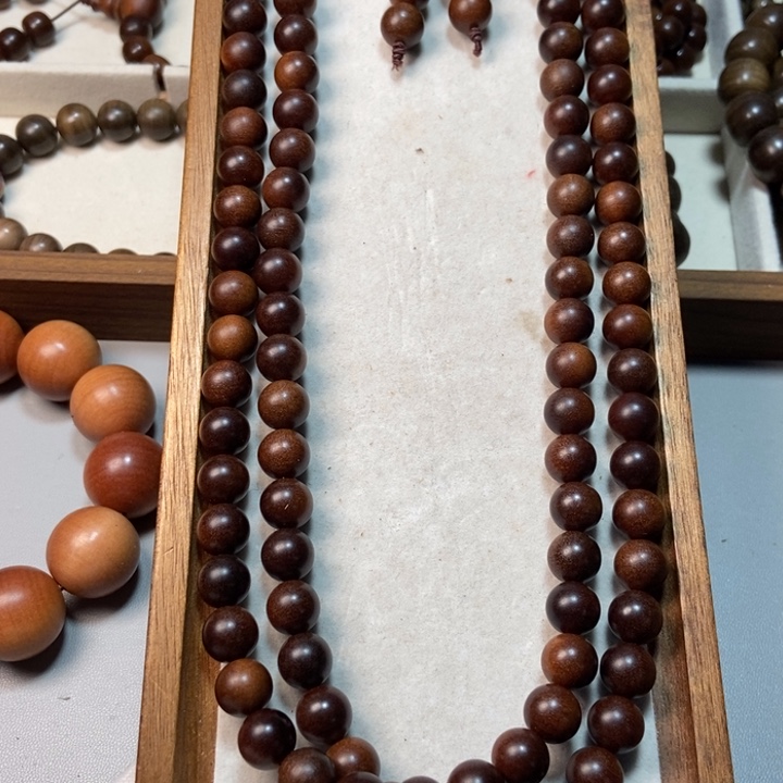 逗***留檀香木老山檀香檀香王1.0*108，焦糖奶甜香