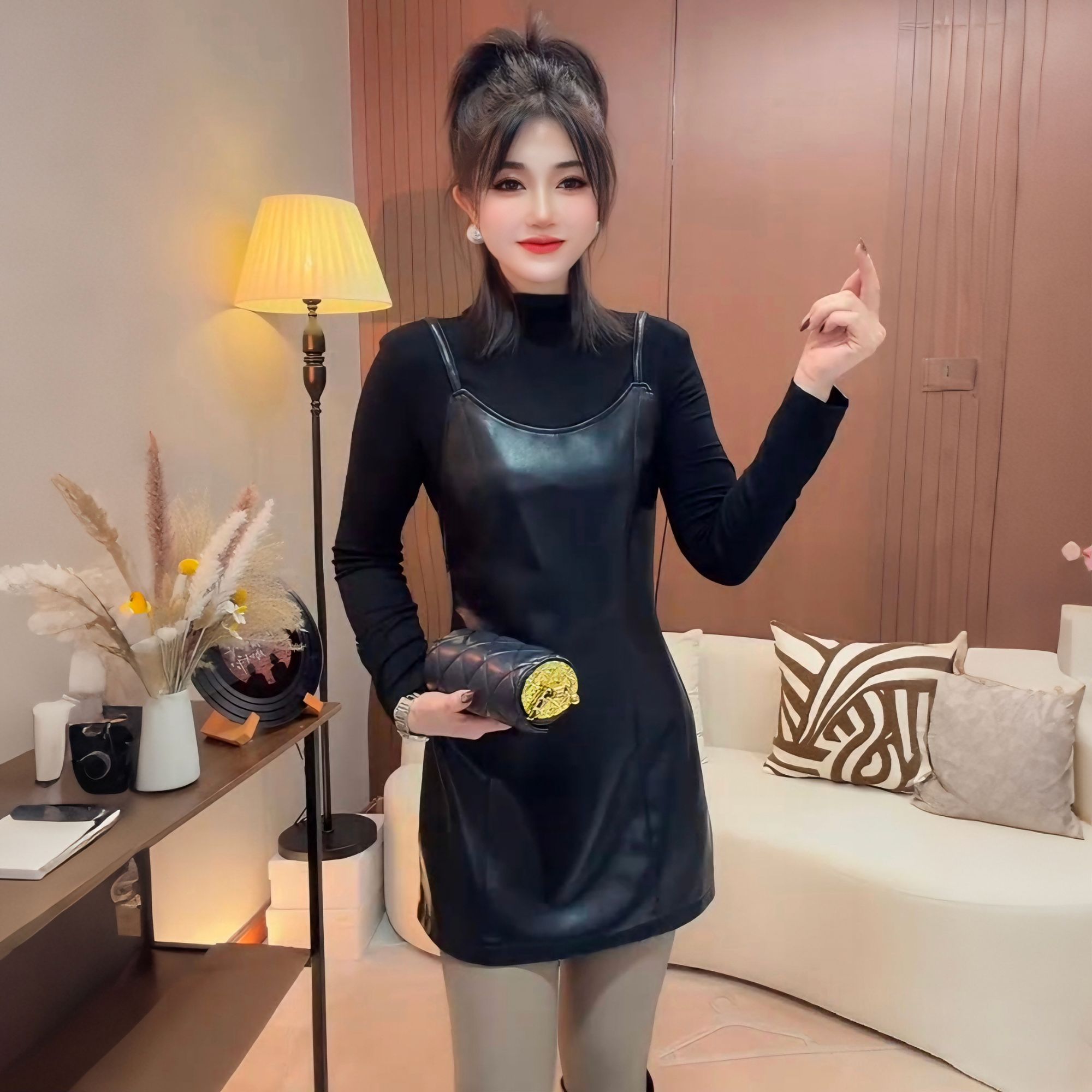 显身材包臀裙2025冬新款小个子小众轻奢性感吊带连衣裙收腰显瘦