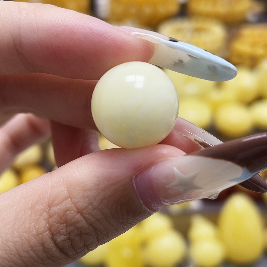 琥珀未镶嵌裸石15.2mm浓白蜡圆珠瑕