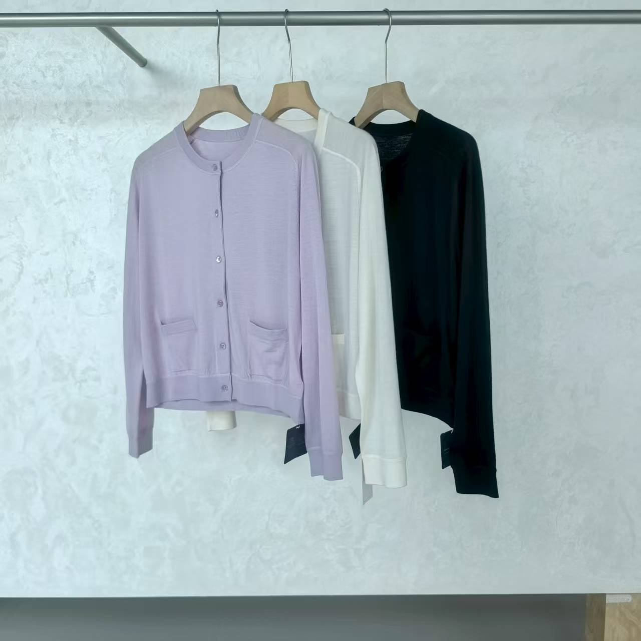 61217极简老钱风重工绷缝18针美丽诺羊毛开衫