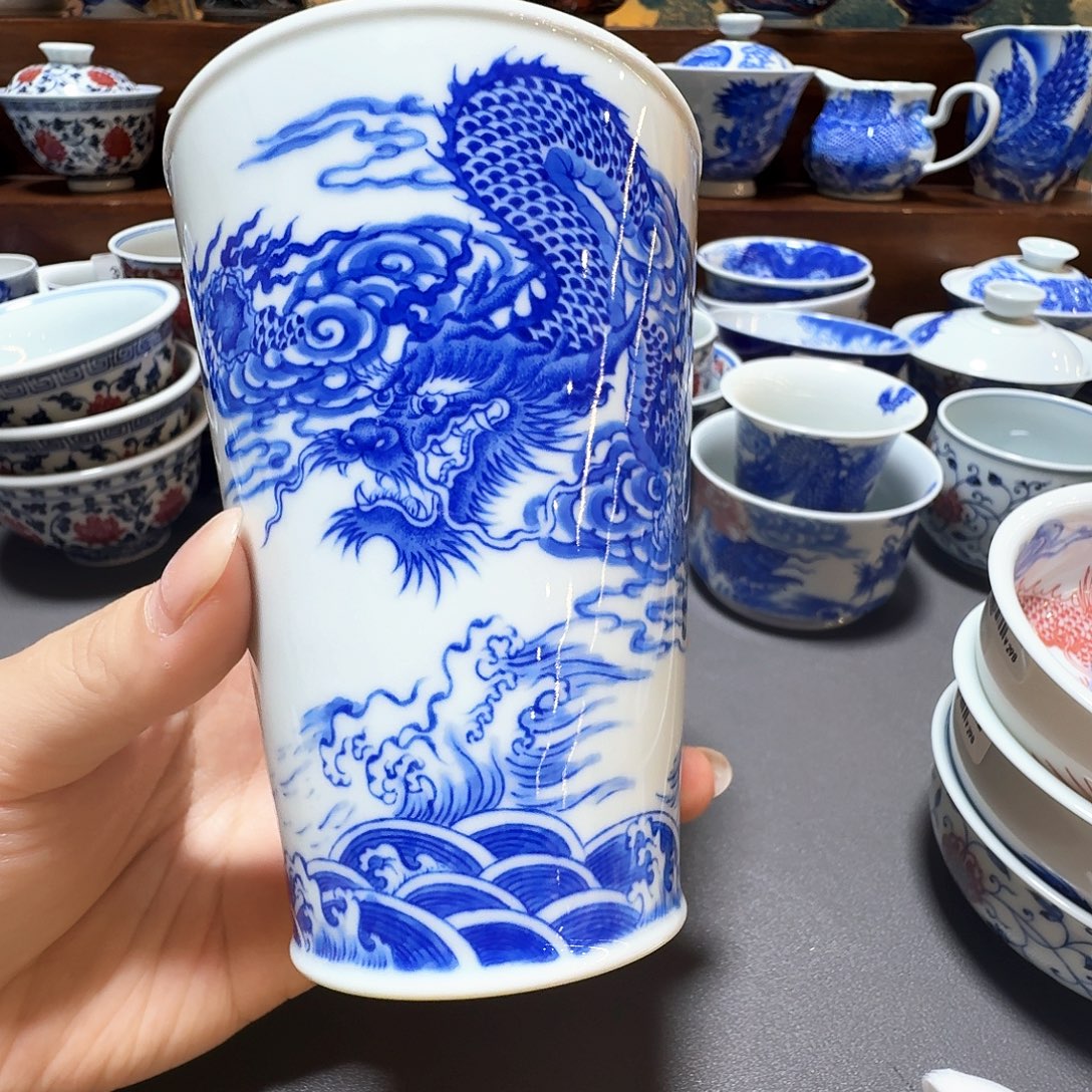 云***端泥塑微瑕龙杯手工手绘
