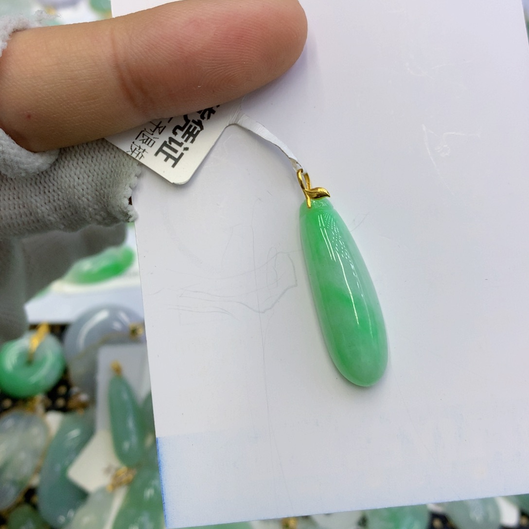 翡翠颈饰未镶嵌翡翠