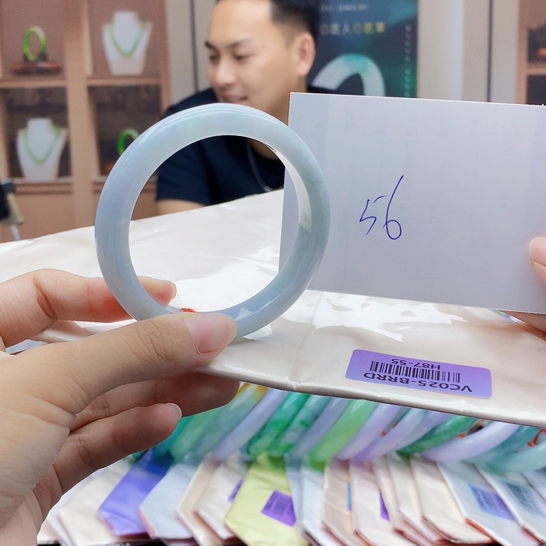 翡翠手镯未镶嵌5677899998899999999988