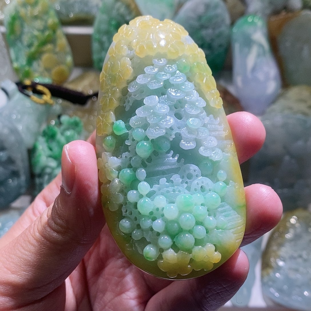 【闪购商品】翡翠颈饰未镶嵌山水