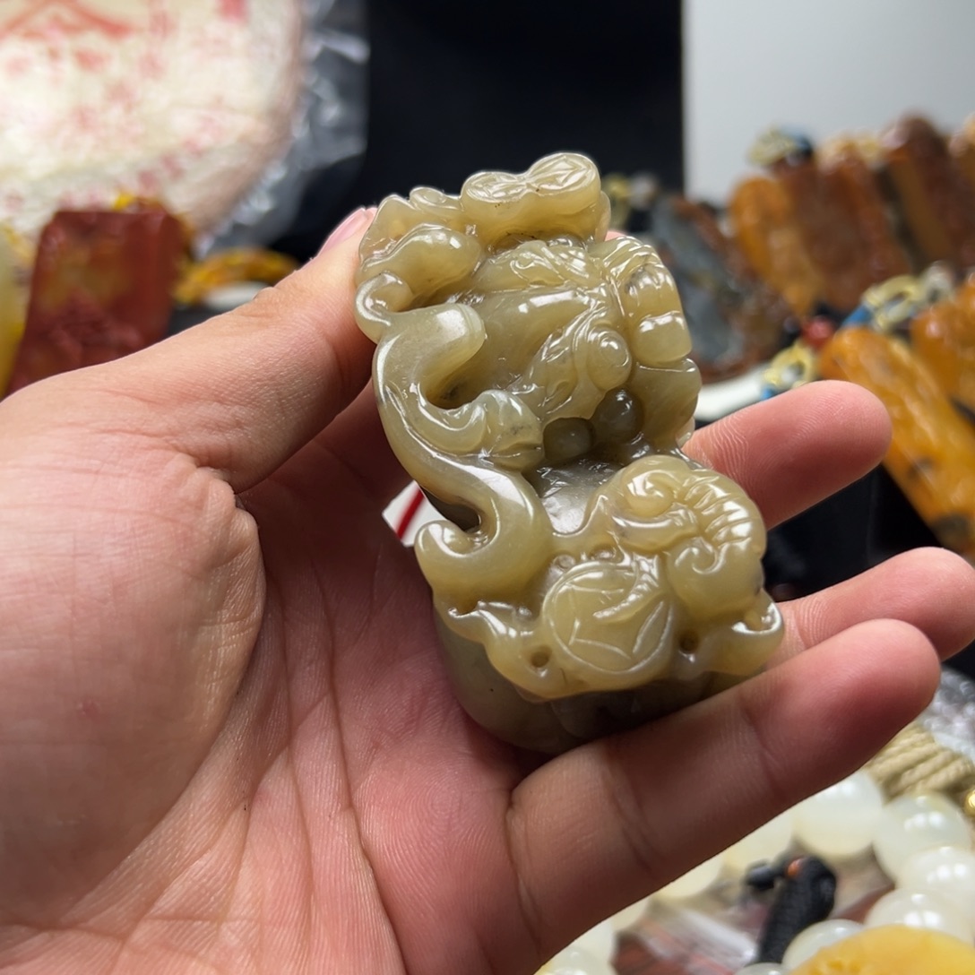 石英质玉（黄龙玉）未镶嵌多选发其一