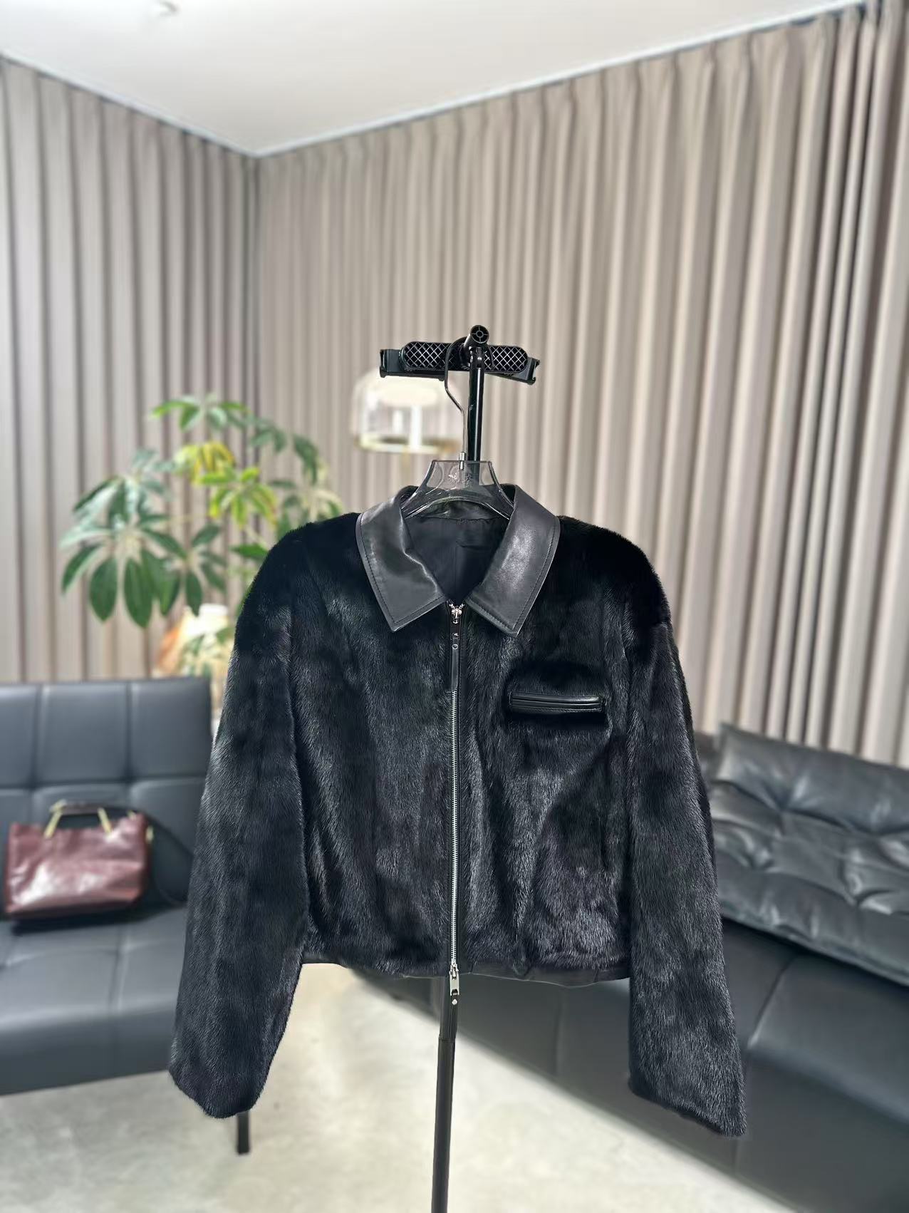 【柳青女装】2024秋冬季新款整貂翻领气质短款外套