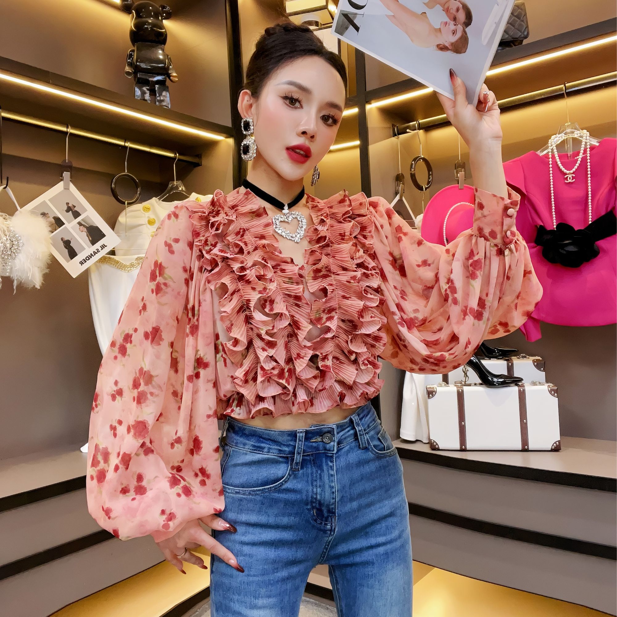 欧货女装-25春季新款高级感宽松显瘦V领花边短款设计花色衬衫