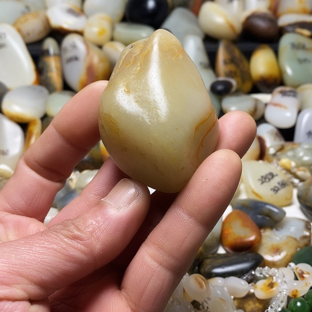 和田玉颈饰未镶嵌手把件