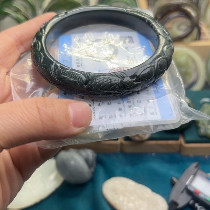 和田玉手镯未镶嵌66.9圈围3788