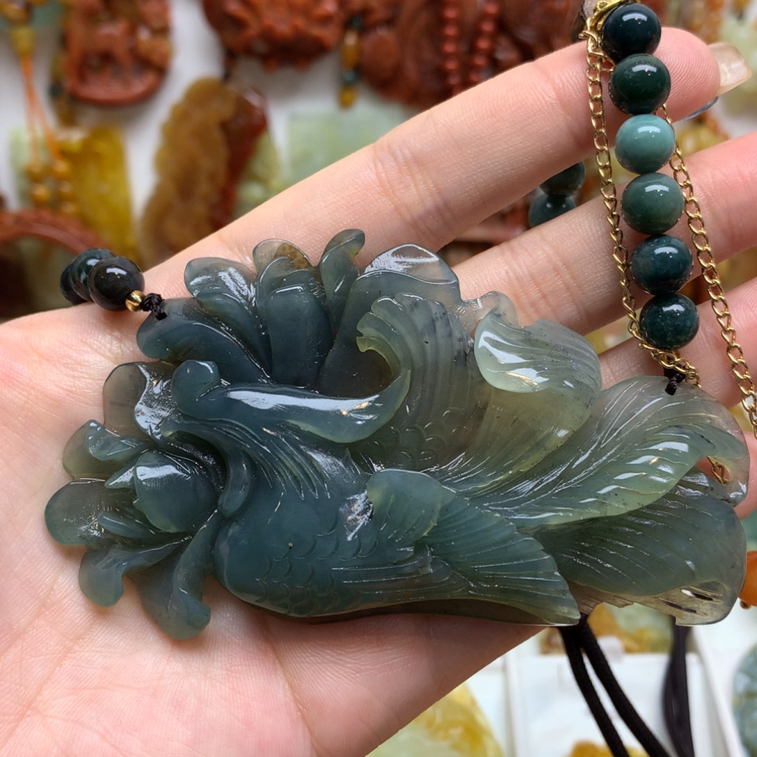蛇纹石玉未镶嵌颈饰