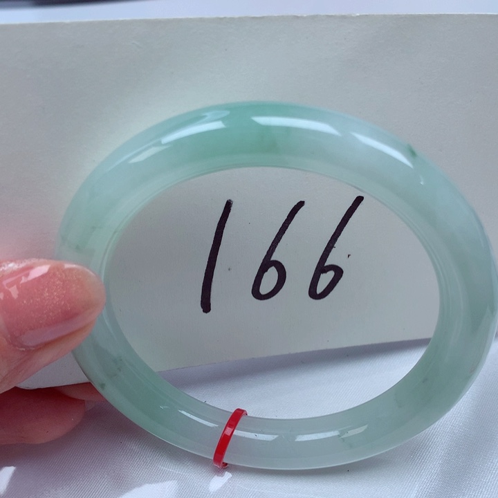 翡翠手镯未镶嵌翡翠